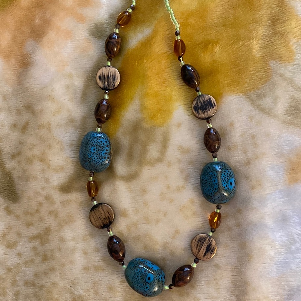 🛍️ 4/$20 - Pretty Beaded Necklace 💙